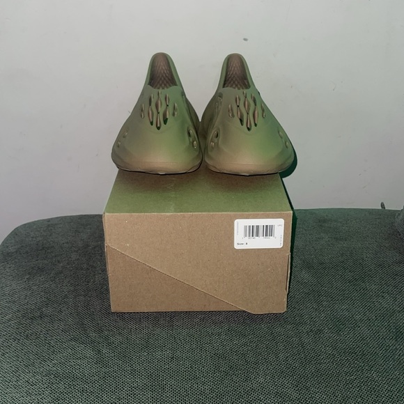 Tan Yeezy foam runners - Picture 4 of 4